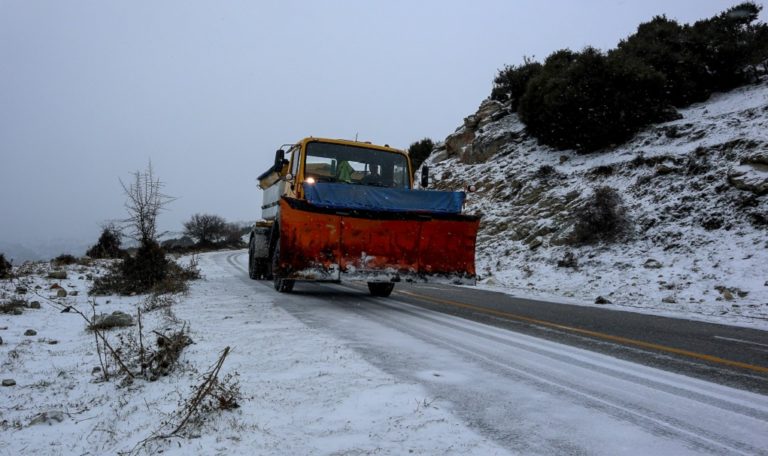 Σύσκεψη στην Πολιτική Προστασία – Απαγορεύτηκε η κυκλοφορία φορτηγών από τη Λάρισα έως την Αθήνα