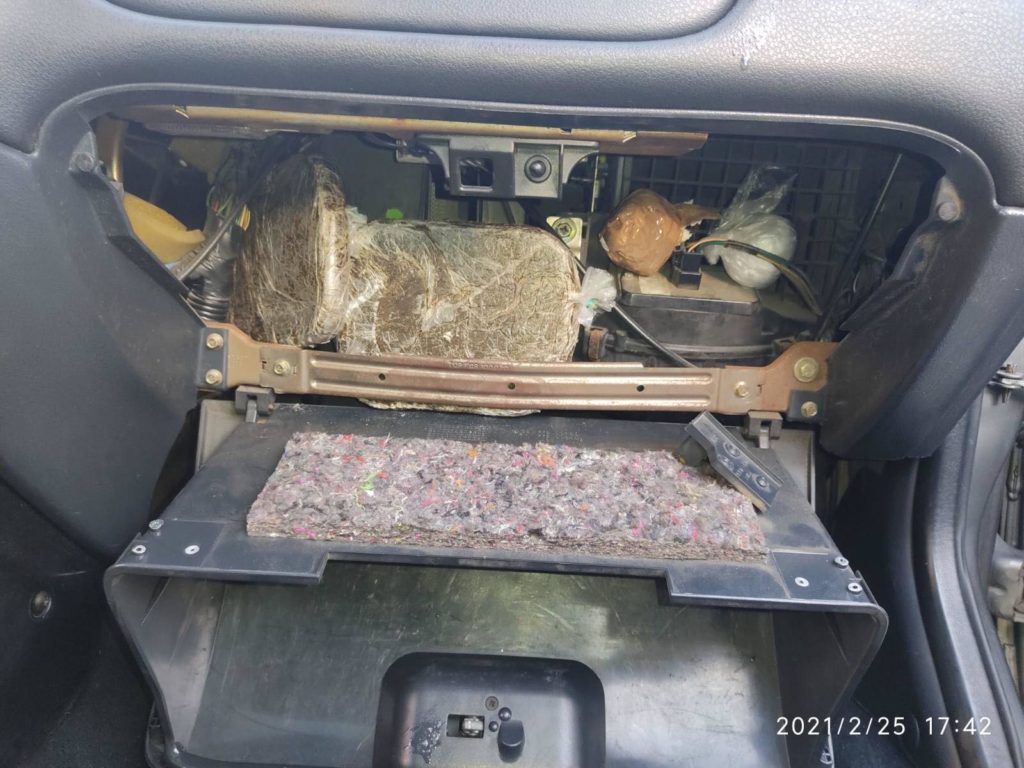 Καλαμάτα: Ηρωίνη και κοκαΐνη έκρυβε στο όχημά του 38χρονος