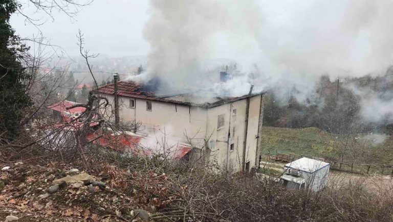 Πυρκαγιά σε μονοκατοικία στο Ανωχώρι Λάρισας – Κινητοποίηση της Πυροσβεστικής