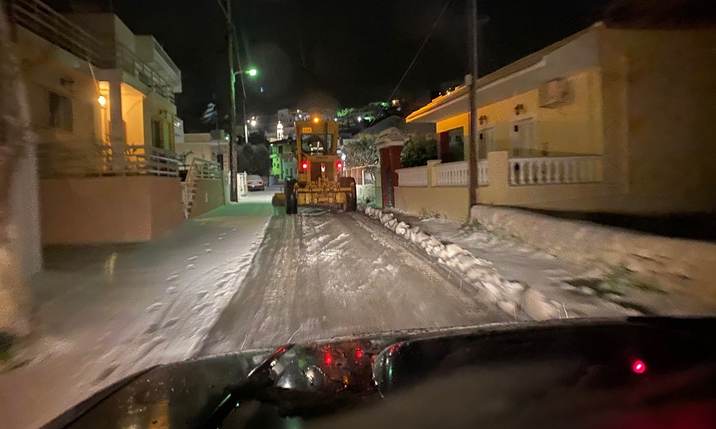 Πέντε άτομα στην Κάρπαθο εγκλωβίστηκαν στα χιόνια – Παρέμβαση από την Π.Υ και πρόστιμα από την ΕΛΑΣ