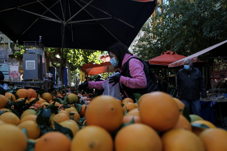 Καταργείται από 15/6 η απόσταση των 5 μέτρων μεταξύ των πάγκων στις λαϊκές αγορές