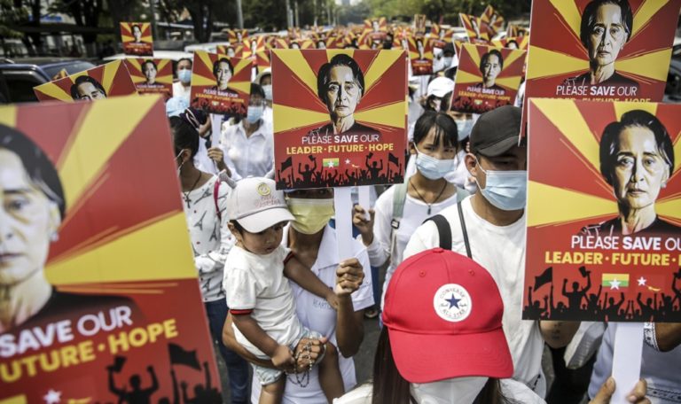 Διεθνής καταδίκη της βίας εναντίον διαδηλωτών στη Μιανμάρ