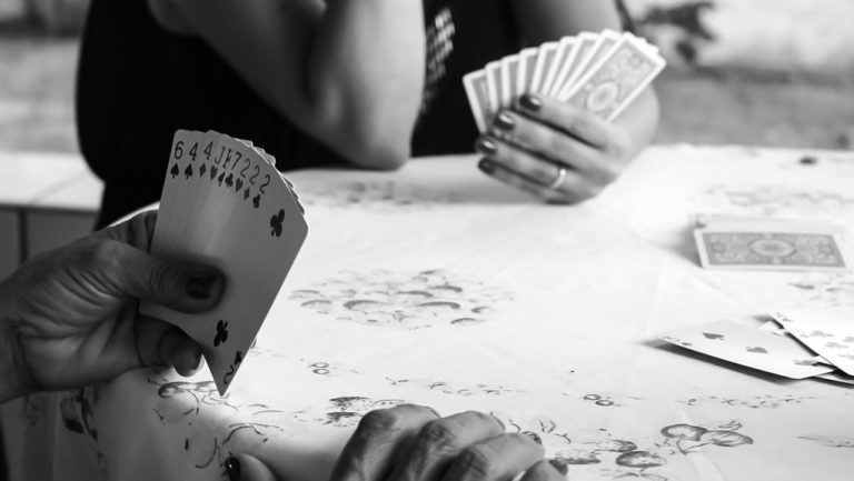 Λακωνία: Παραβίασαν τα μέτρα για τον κορονοϊό για παίξουν πόκερ