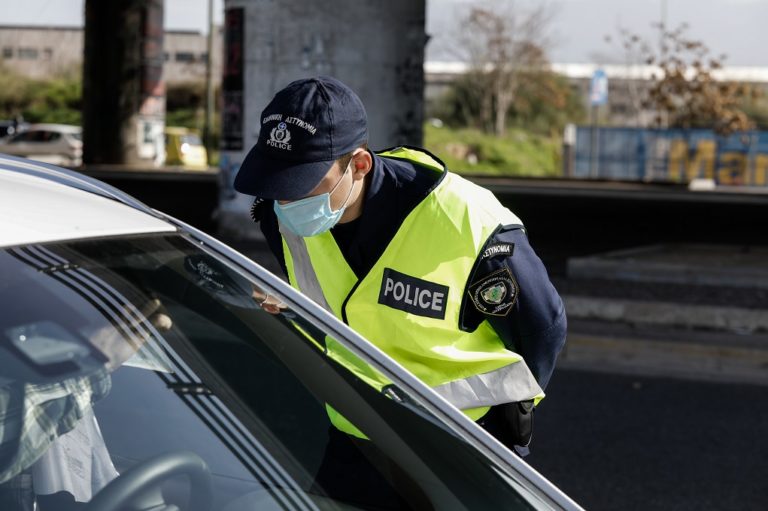 Κορονοϊός: Πρόστιμα άνω του μισού εκατ. ευρώ και 28 συλλήψεις για παραβίαση των μέτρων