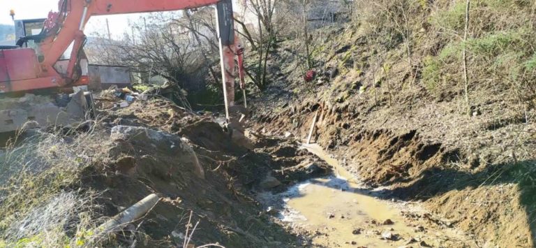 Έργα αντιπλημμυρικής προστασίας στην κεντρική οδό Κολυμβαρίου στο Δήμο Πλατανιά