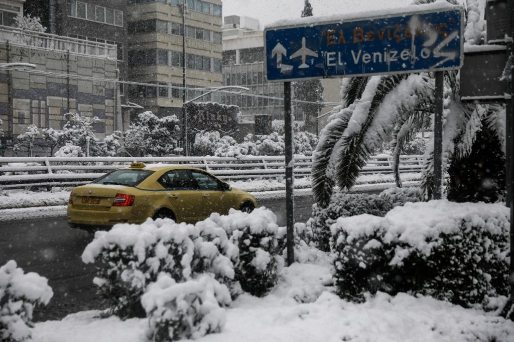 Αττική: Ποια η κατάσταση στο οδικό δίκτυο της Αθήνας – Η χειρότερη χιονόπτωση της 12ετίας