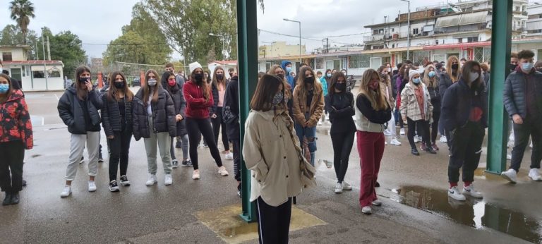 Πύργος: Με χαμόγελα κάτω από τις μάσκες η επιστροφή στα θρανία