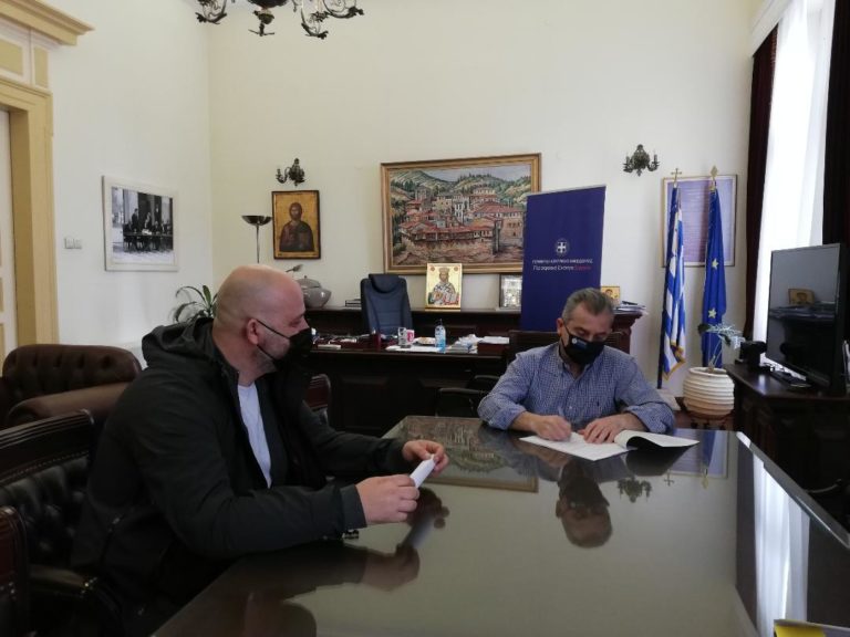 Σέρρες: Υπεγράφη σύμβαση για την συντήρηση πρασίνου οδικού δικτύου Π.Ε. Σερρών