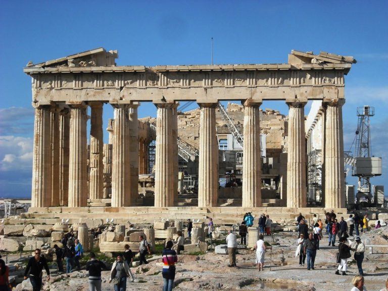 Αλλάζουν επαγγέλματα οι ξεναγοί για να επιβιώσουν (video)