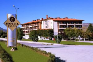 Καστοριά: Θλίψη κι ερωτηματικά για το ξενοδοχείο “Τsamis” – Ανακοίνωση της επιχείρησης (drone video)