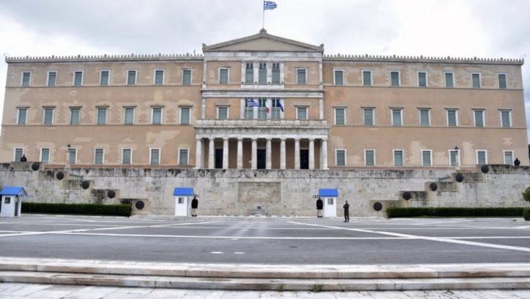 Στη Βουλή διαβιβάστηκαν τρεις δικογραφίες κατά πρώην υπουργών του ΣΥΡΙΖΑ