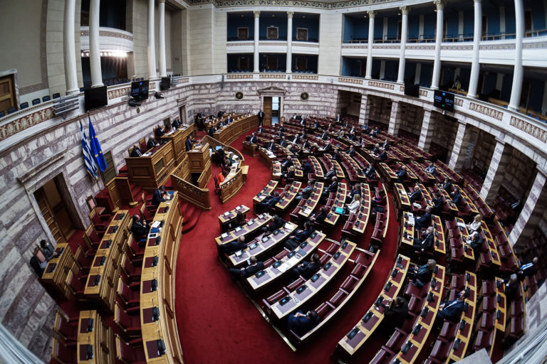 Πολιτική αντιπαράθεση για τον ΟΠΑΠ με αφορμή συνέντευξη του Γ. Βαρουφάκη (video)