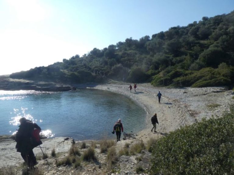 Βόλος: Ατομική πεζοπορία και καθαρισμός παραλιών την Κυριακή από τον Σύλλογο Δρομέων Υγείας