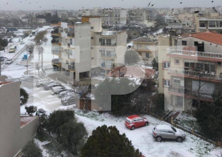 «Ντύθηκε» στα άσπρα η Αλεξανδρούπολη