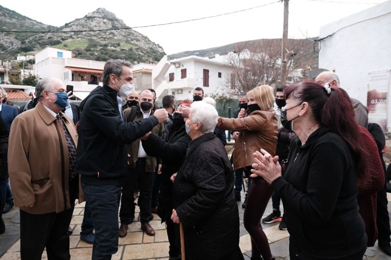 Σε Ικαρία, Φούρνους και Θύμαινα ο πρωθυπουργός – “Η καρδιά μας είναι στα μικρά νησιά”