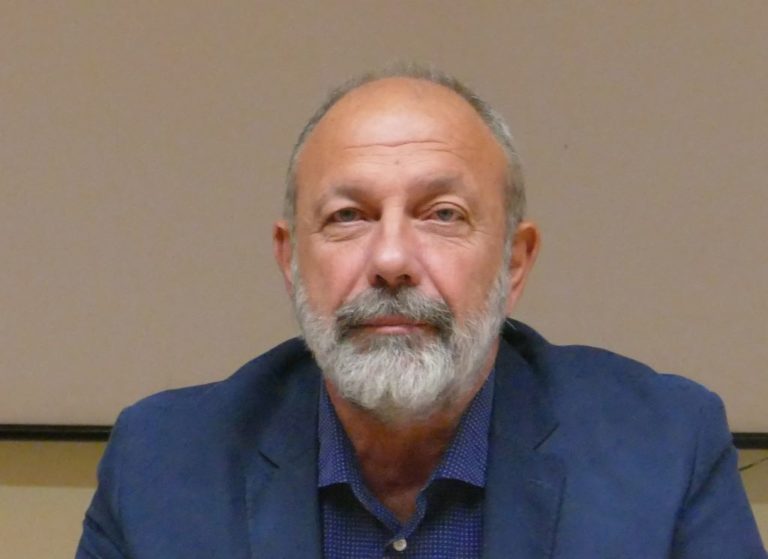 Να εμβολιαστούν το συντομότερο δυνατό προτρέπει τα μέλη της πανεπιστημιακής κοινότητας ο πρύτανης του Π.Θ.