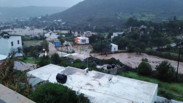 Πλημμύρες στην Πάτμο από την κακοκαιρία – Δεν θα λειτουργήσουν τα σχολεία (video)