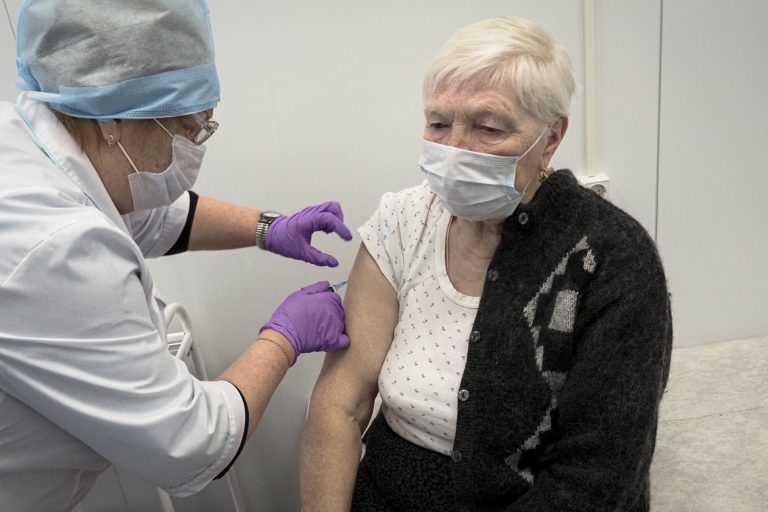 Ρωσία – Κορονοϊός: Έχουν εμβολιαστεί 4 εκατομμύρια Ρώσοι – Ύφεση στα κρούσματα