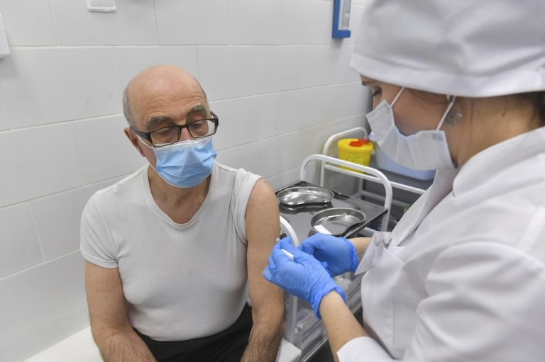 Ρωσία: Το 2ο εμβόλιο ασφαλές για καρκινοπαθείς και πάσχοντες από αλλεργίες  (video)