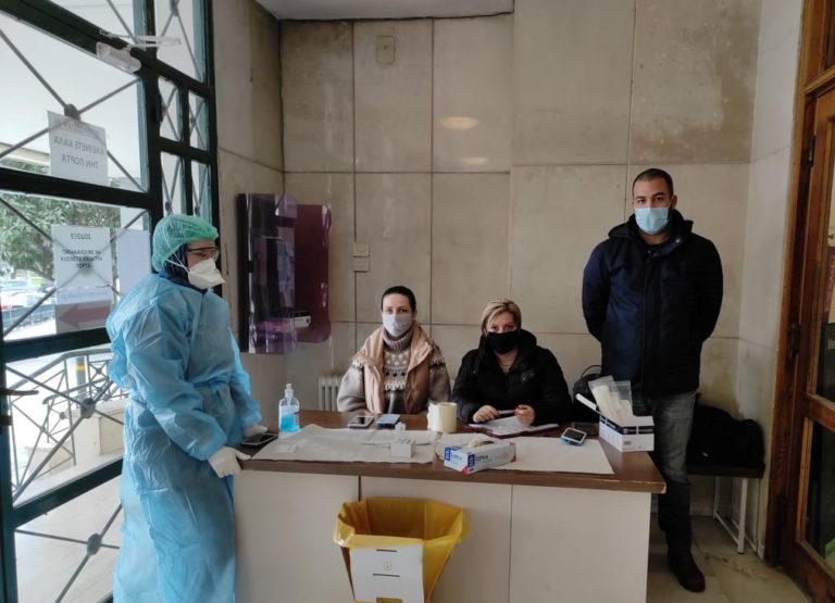 Ροδόπη: Τεστ ταχείας ανίχνευσης covid-19 σε εργαζόμενους στο Διοικητήριο
