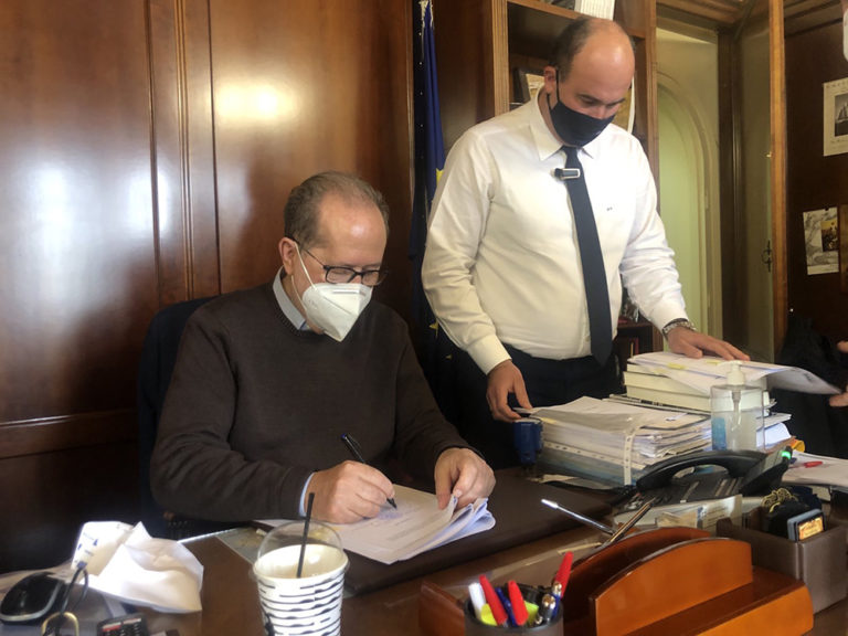 Συμβάσεις για έργα στην Κορινθία