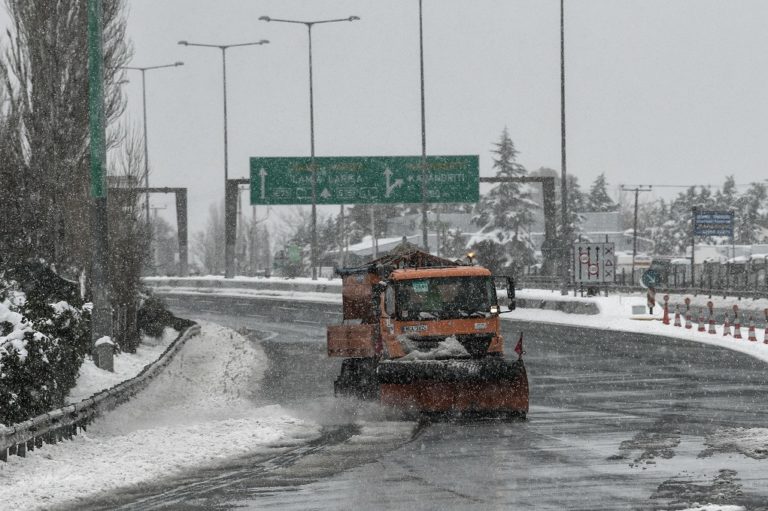 Κριτική της αντιπολίτευσης για αστοχίες και έλλειψη σχεδίου στην αντιμετώπιση της κακοκαιρίας