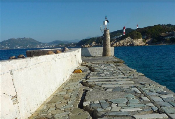 Εργασίες για αποκατάσταση των ζημιών στο λιμάνι του Πυθαγορείου (video)