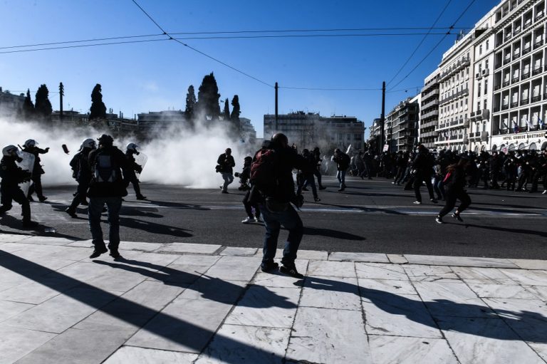 Ν/σ για ανώτατη εκπαίδευση: Πολιτική αντιπαράθεση – Επεισόδια στο συλλαλητήριο