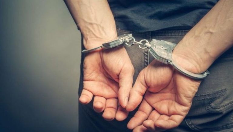 Ηράκλειο: Συνελήφθη 16χρονος με πιστόλι κρότου