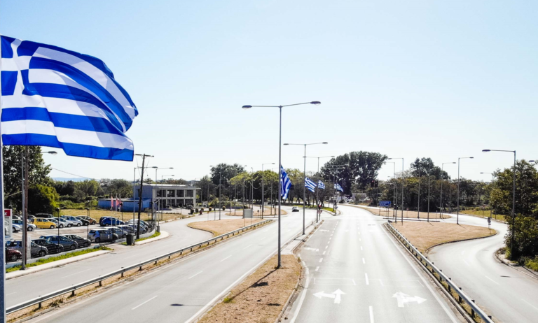 Σημαιοστολισμός στις εισόδους της Κομοτηνής – Μήνυμα του αντιπεριφερειάρχη Ροδόπης