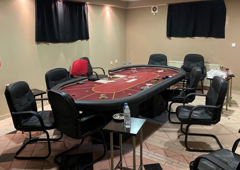 Κομοτηνή: Είχαν στήσει παράνομο καζίνο στο υπόγειο