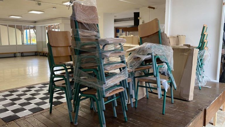 Σχολικό εξοπλισμό παρέλαβαν τα σχολεία της Σκιάθου