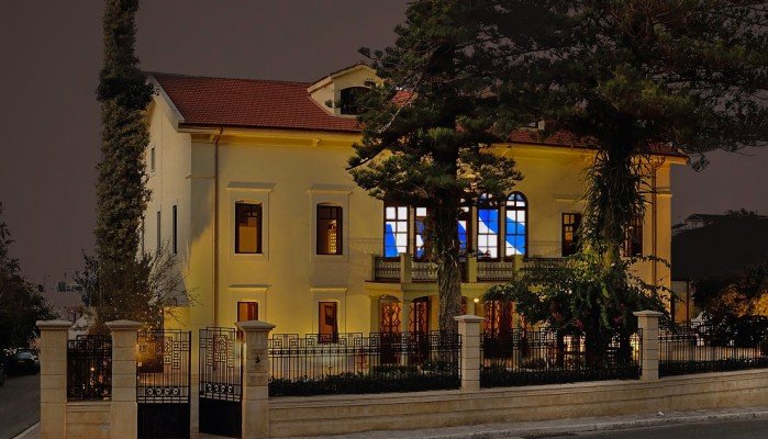 Χανιά: Με τα χρώματα της ελληνικής σημαίας θα φωταγωγηθεί η οικία του Ελ. Βενιζέλου στη Χαλέπα