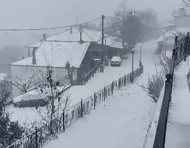 Στα λευκά η Σπηλιά Κισσάβου (βίντεο)