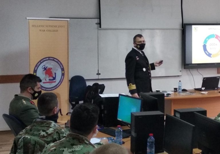 Στα Σκόπια εκπαιδεύονται υπό την αιγίδα του ΓΕΕΘΑ για τη συμμετοχή τους στο ΝΑΤΟ
