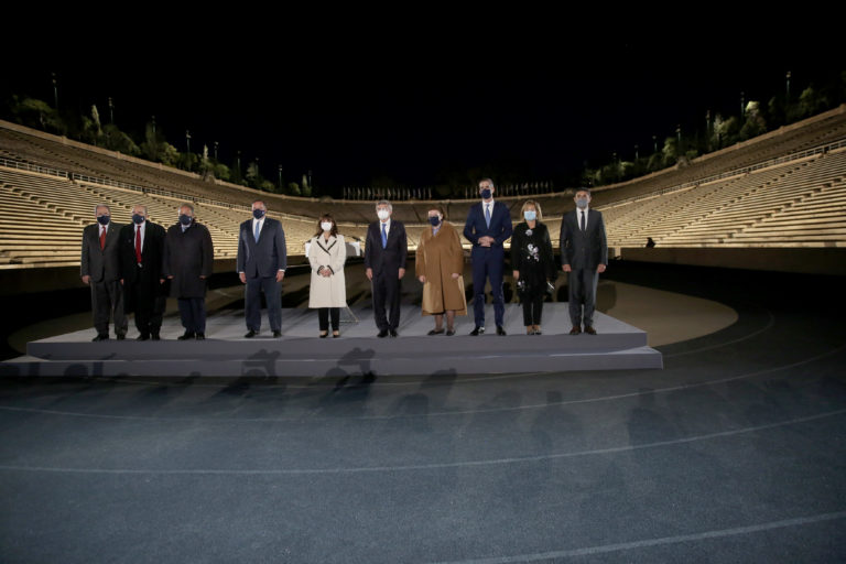 «Μαγεύει» ο νέος φωτισμός του Παναθηναϊκού Σταδίου – Εγκαινιάστηκε παρουσία της Προέδρου της Δημοκρατίας (video)