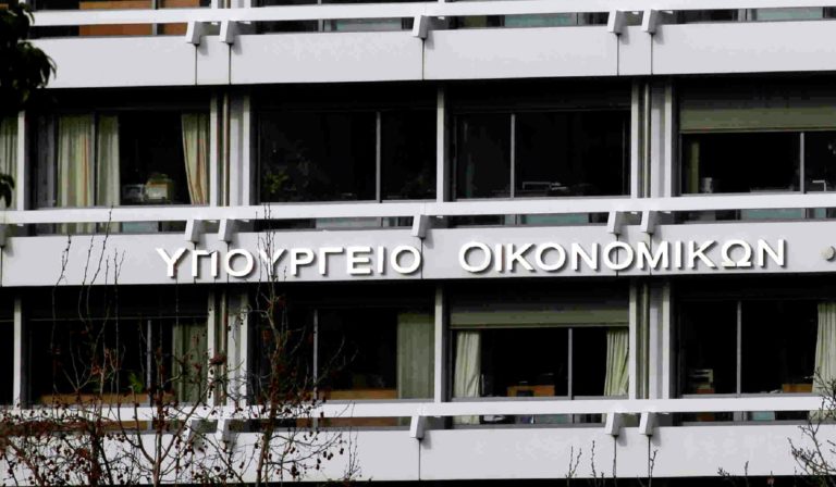 Σταδιακό άνοιγμα της οικονομίας από τις 22 Μαρτίου εξετάζει η κυβέρνηση