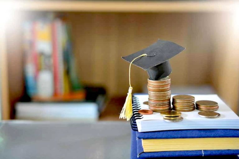Βόλος: Υποτροφίες για υποψήφιους διδάκτορες από το Π.Θ.