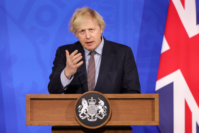 Από μια κλωστή κρέμεται το πολιτικό μέλλον του Βρετανού πρωθυπουργού