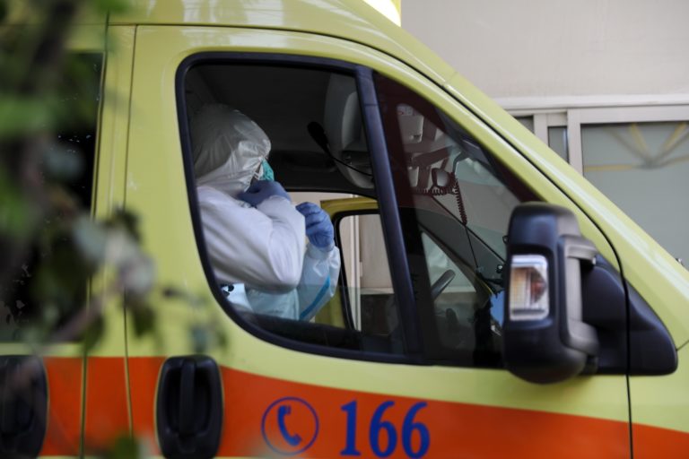 Πρόεδρος ΕΚΑΒ: 200 ασθενείς κάθε ημέρα διακομίζονται μόνο στην Αττική
