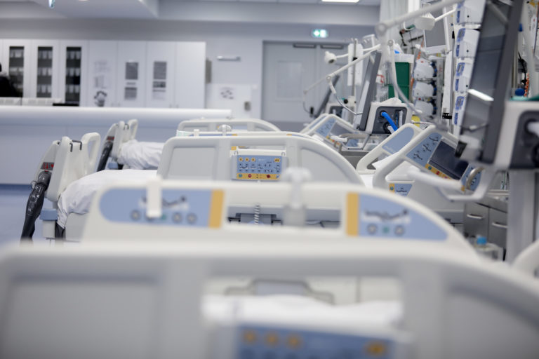 Στα όριά τους τα νοσοκομεία της Αττικής – Το σχέδιο για αποσυμφόρηση