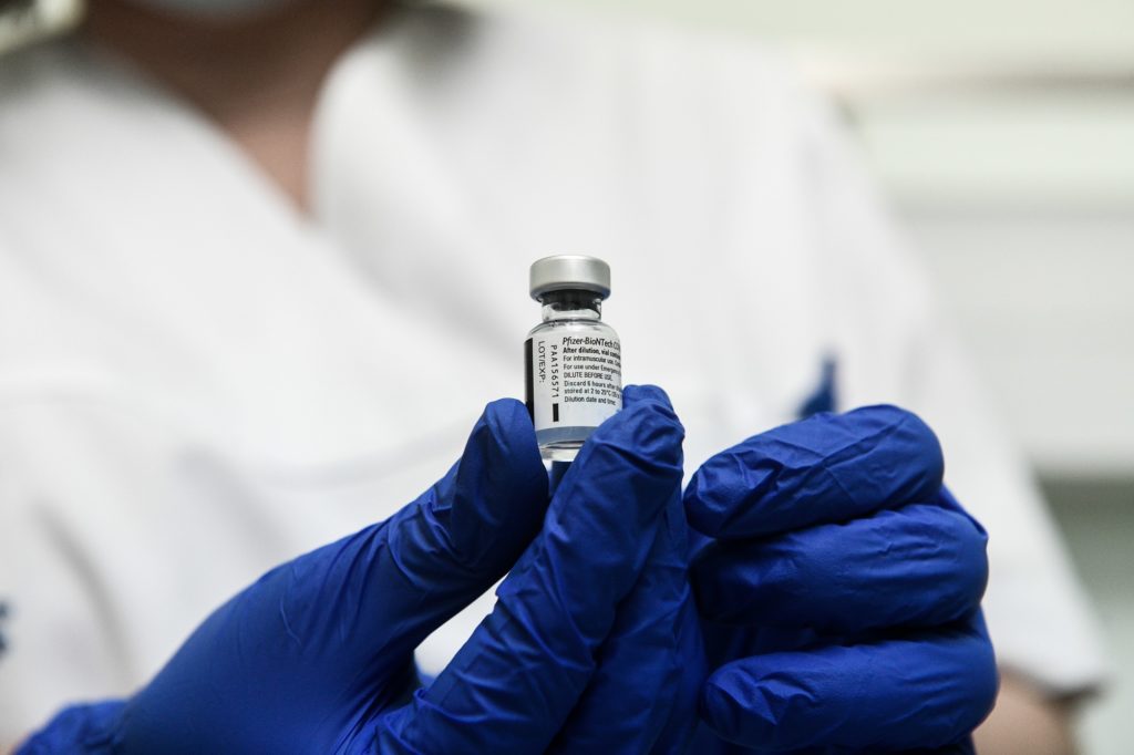 Άδεια για 2 ακόμη εργοστάσια παραγωγής εμβολίων σε AstraZeneca και Pfizer έδωσε ο ΕΜΑ – Την ικανοποίησή της εξέφρασε η Στ. Κυριακίδου