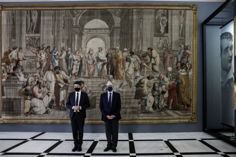 Στη Βουλή η ταπισερί «Σχολή των Αθηνών» της Γαλλικής Εθνοσυνέλευσης