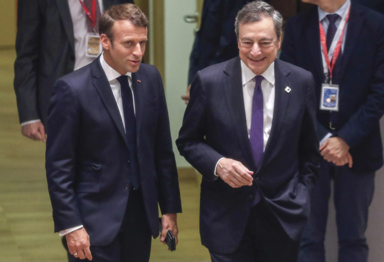Ιταλία: Κοινή απόφαση Draghi – Macron για το εμβόλιο της AstraZeneca μετά την απόφαση του ΕΟΦ