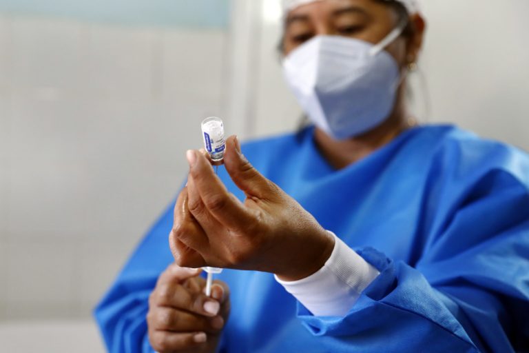Αντιδράσεις για την παραγωγή του ρωσικού εμβολίου Sputnik V στην Ιταλία