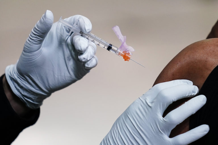 Κορονοϊός: Οι ασθενείς θα πρέπει να εμβολιάζονται πριν χειρουργηθούν