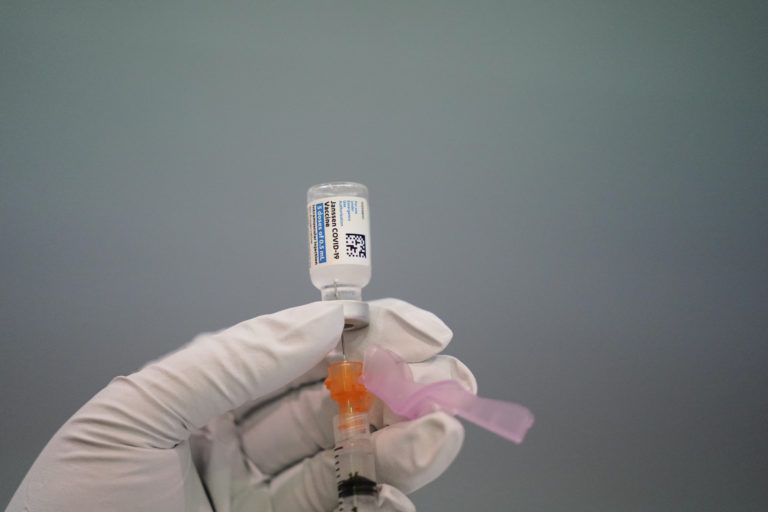 ΗΠΑ: Η Johnson & Johnson θα διανείμει 11 εκατομμύρια δόσεις του εμβολίου της την ερχόμενη εβδομάδα