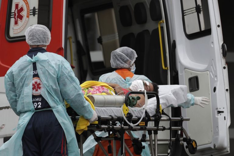 Βραζιλία: Περισσότεροι από 2.000 θάνατοι εξαιτίας της Covid-19 σε ένα 24ωρο