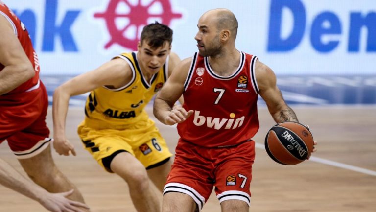 Με σούπερ Βεζένκοφ ο Ολυμπιακός νίκησε 84-80 την Άλμπα στο Βερολίνο