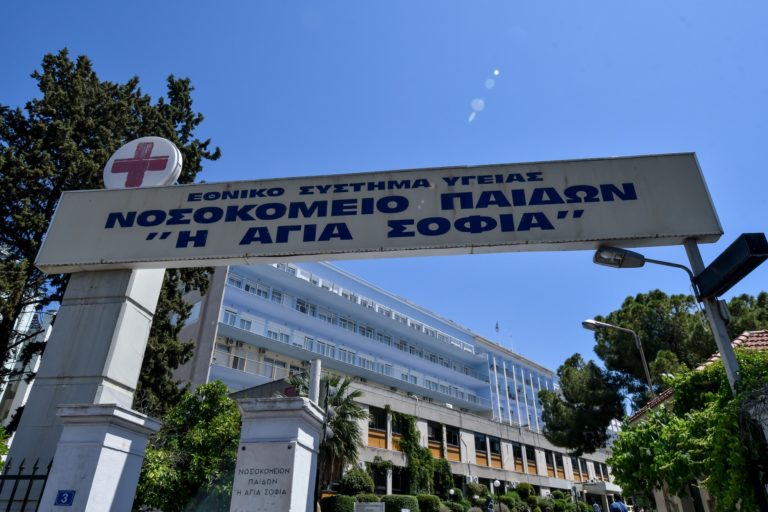 Στον ανακριτή ο τραυματιοφορέας κατηγορούμενος για ασέλγεια σε ανήλικα (video)